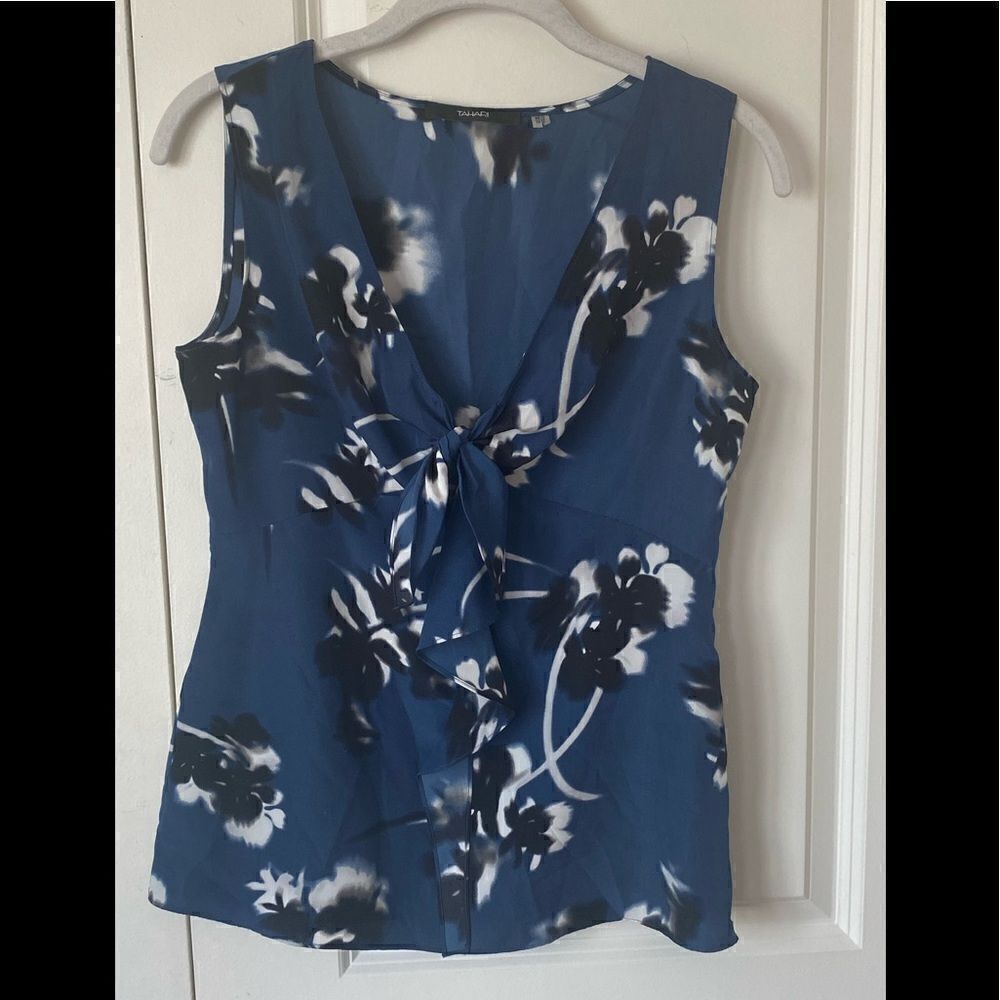 Tahari  V-Neck Tie Front Sleeveless Floral Print Satin Top)-COBALT IVORY BLACK